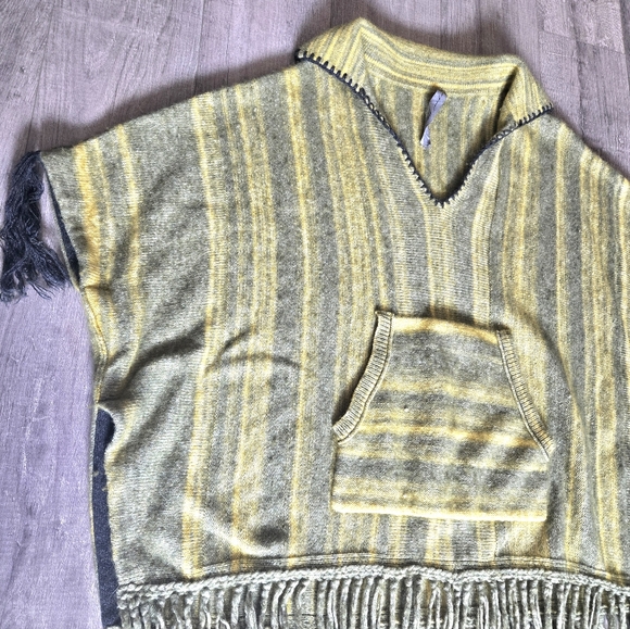 Raquel Allegra Wool Cashmere Fringe Poncho Cape Pocket Braided Green One Size - Picture 3 of 11